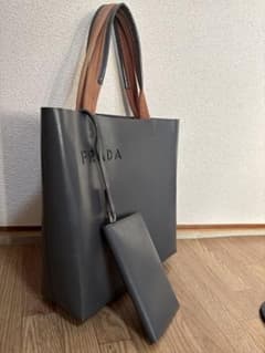 PRADA 型抜きロゴトートバッグ - メルカリ
