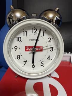 新品 未使用 SEIKO Supreme 目覚まし時計 ホワイト アナログのサムネイル