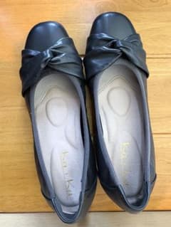 グレー パンプス　フラットシューズのサムネイル
