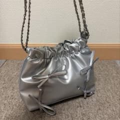 【おまけ付】リボン付き シルバー チェーンショルダーバッグのサムネイル