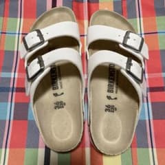ビルケンシュトック　アリゾナ　ホワイト23cmのサムネイル