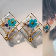 菱形 レジン ドライフラワー イヤリングのサムネイル