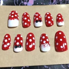 7.ミニーちゃんみたいなドットのネイル【現品限り】のサムネイル