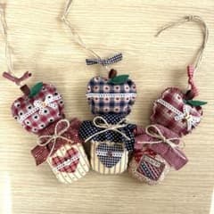 カントリー雑貨·͜· ︎︎ᕷ瓶＆りんごの縦型ガーランド3点セットʚ❤ɞ