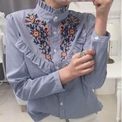 花柄刺繍のシャツのサムネイル