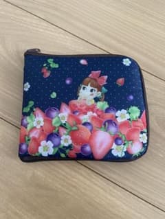 新品 ペコちゃん エコバッグ いちご柄 - メルカリ