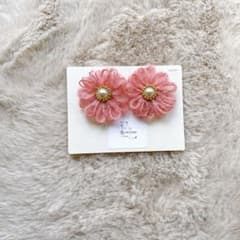 【スワロ付】ふわふわフラワーピアス♡ハンドメイドのサムネイル