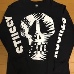 大人気！stussyのドクロTシャツのサムネイル