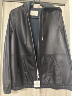 軽くて柔らかいレザージャケットのサムネイル