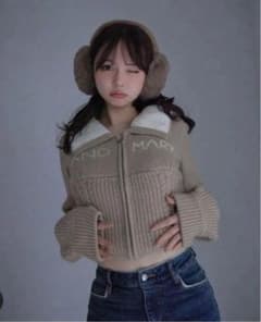 andmary Mary logo zip tops アンドマリー ベージュ - メルカリ