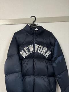 KITH ニューヨーク・ヤンキース MLBコラボ　ダウンジャケットのサムネイル