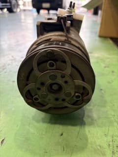 日産キャラバンエアコンコンプレッサーValeo92600-EXA0A NV350 日産キャラバンエアコンコンプレッサーValeo92600-EXA0A NV350 - メルカリ