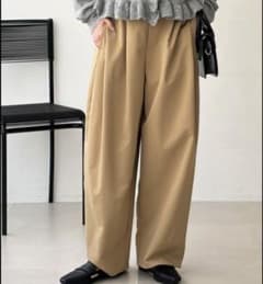 geera カーブタックワイドパンツ ベージュ　Sサイズのサムネイル