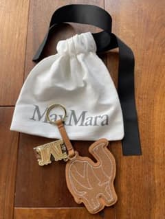 未使用新品！マックスマーラ レザー＆メタルロゴキーリング - メルカリ