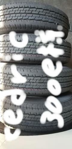 ハイエース新車外しタイヤホイルセットのサムネイル