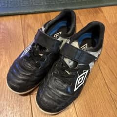 UMBRO ACCERATOR サッカートレーニングシューズ　21.5センチのサムネイル