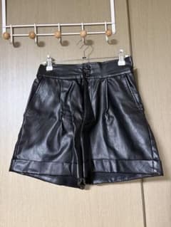 RETRO GIRL フェイクレザー ショートパンツのサムネイル