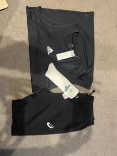adidas タンクトップ & Asics パンツ、ソックスのサムネイル