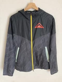 NIKEトレイル　ランニングジャケット　パーカー　sサイズのサムネイル
