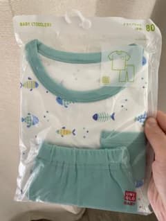 ユニクロベビー　パジャマ　80cmのサムネイル