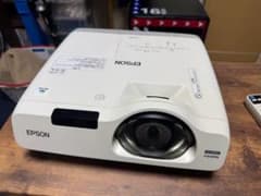 中古品】エプソンプロジェクターEB-535W超短焦点レンズ - メルカリ