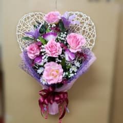 ハート型ベース 造花フラワーリース ピンク系のサムネイル