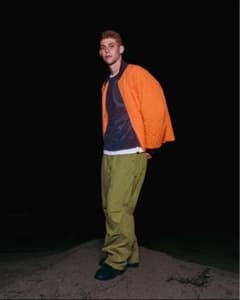 【STUSSY】希少アウター完売品　値下げ交渉◎のサムネイル