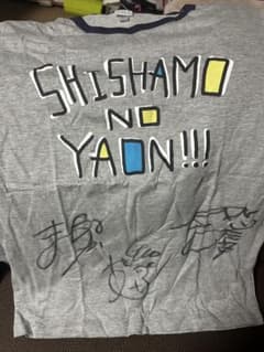 サイン入り SHISHAMO Tシャツ　バンT SHISHAMO サイン入りTシャツ - メルカリ