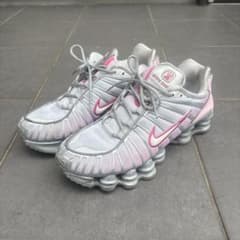 Nike Shox シルバー/ピンク スニーカー - メルカリ