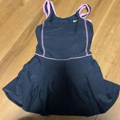 ナイキ女の子　水着のサムネイル