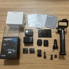 美品GoPro HERO5 バッテリー2つ　セルカ棒付きのサムネイル