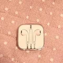 イヤホン  iPhone付属品のサムネイル