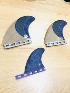 ＜新品同様・送込＞futures ラスタ２+１フィンのサムネイル