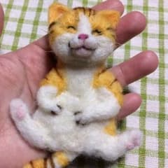 羊毛フェルトブローチ ねこ【送料無料】のサムネイル