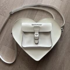 ドクターマーチン HEART LEATHER BACKPACK ホワイト - メルカリ