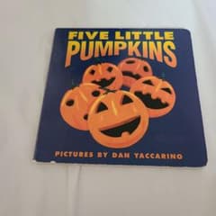 Five Little Pumpkins 絵本のサムネイル