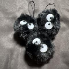 新品未使用　まっくろくろすけ　キーホルダー4点セット まっくろくろすけ キーホルダー アミューズメント - メルカリ