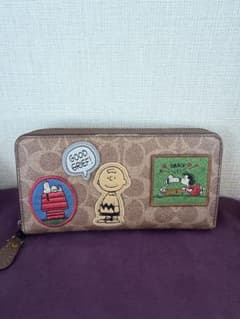COACH スヌーピー 長財布 ラウンドファスナーのサムネイル