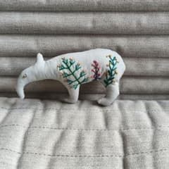 バクのブローチ　ハンドメイドのサムネイル