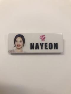 Twice ナヨン ネームプレート 缶バッチ touchdownのサムネイル