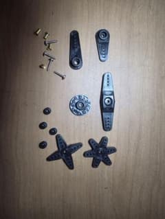 ラジコン サーボホーン 汎用パーツセットのサムネイル