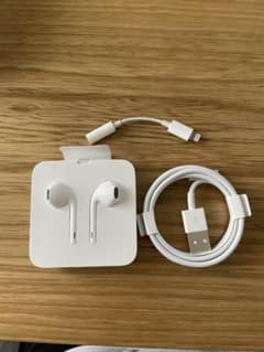 iPhoneイヤホン、充電ケーブル【新品・正規品】のサムネイル