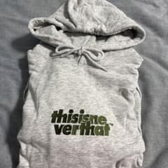 とう様専用　 thisisneverthat パーカー グレー Mのサムネイル
