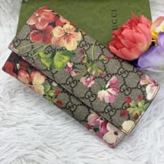 ✨️新品✨️グッチ 長財布 フラップ GGスプリーム ブルームス 花 フラワー 希少✨️グッチ 長財布 折り財布 GGスプリーム ブルームス 花 フラワー