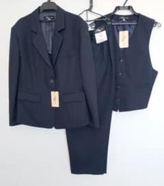 ✨新品タグ付き✨ 15号 A,M, 事務服 ジャケット・ベスト・パンツ３点セットのサムネイル