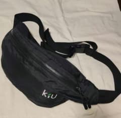 kiU ボディバッグ ブラックのサムネイル