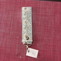 刺繍入り ハンドストラップ スマホストラップ 花柄 全長31㌢のサムネイル