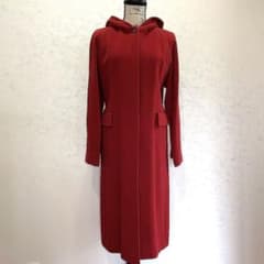 こっくり深い赤色のコートのサムネイル