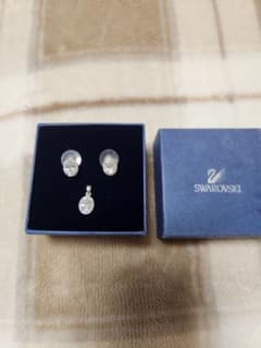 Swarovski オーバル型ピアスセットのサムネイル