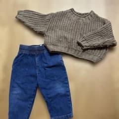 ブラウンニットセーターとデニムパンツセット 80のサムネイル